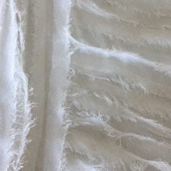 Chelsea28 ivory textured tank. - Picture 4 of 6